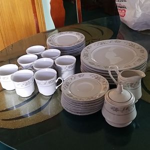 Set of dinner plates